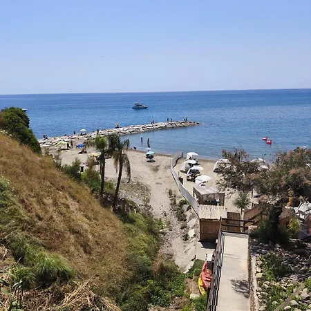 Apartment Relax Ad Terrazza E Posto Auto Alassio
